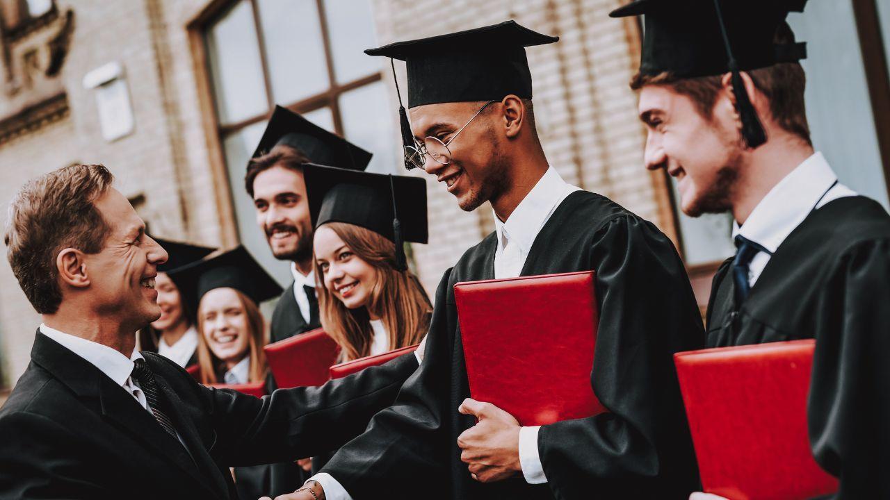 Menata Pendidikan Inklusif Di Universitas: Tantangan Dan Harapan Bagi Mahasiswa Indonesia