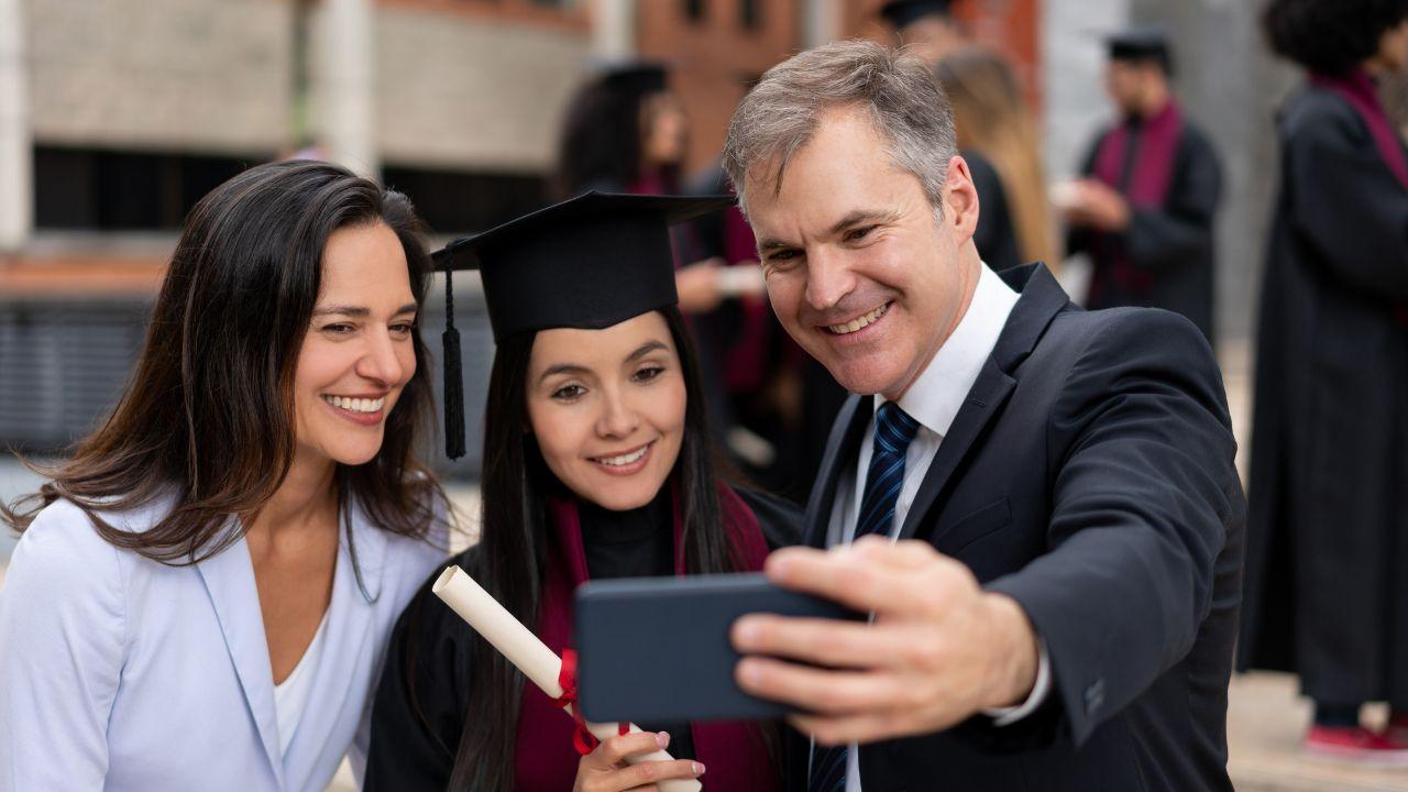Hidup Mahasiswa Indonesia: Antara Kuliah, Persahabatan, Dan Kesehatan