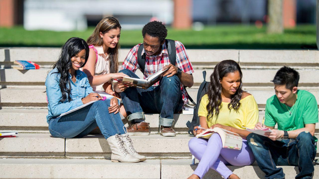 Mahasiswa Inspiratif: Menyeimbangkan Akademik, Kreativitas, Dan Empati