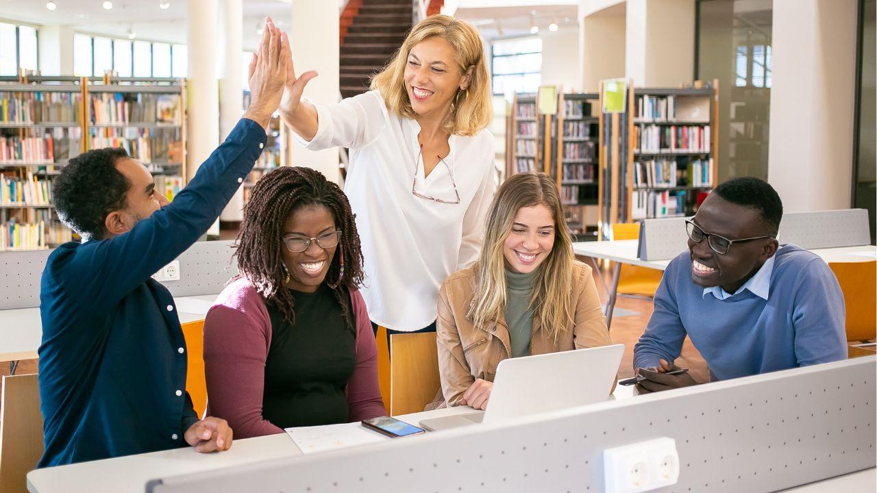 Kehidupan Kampus Dan Dinamika Sosial Mahasiswa