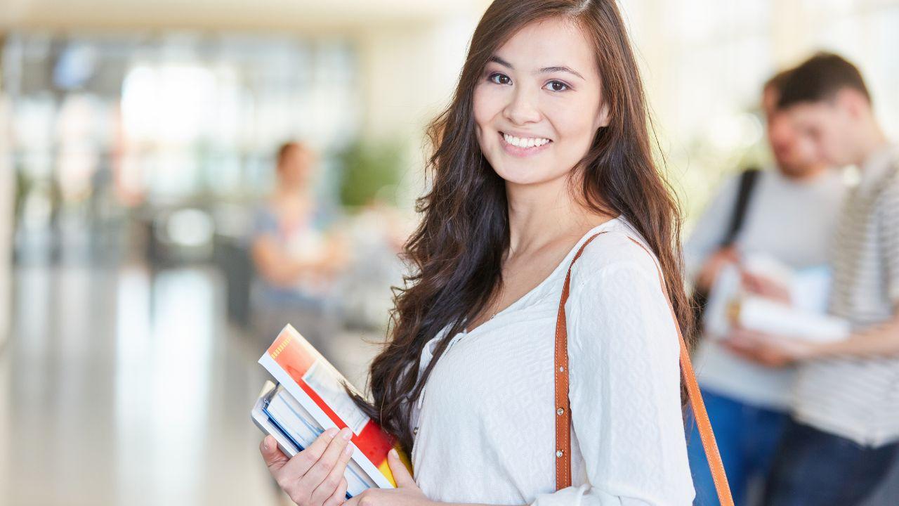 Transformasi Kehidupan Mahasiswa Di Universitas Indonesia Pada Era Modern