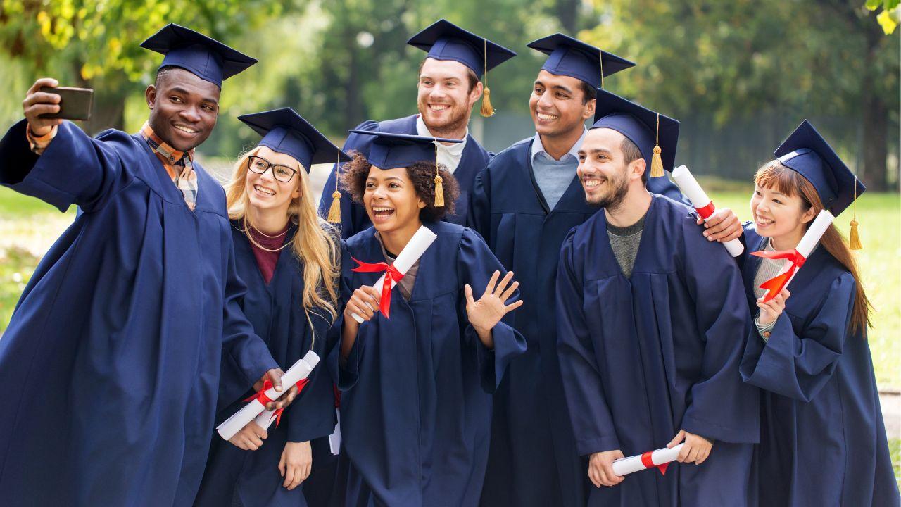 Mahasiswa Dan Kehidupan Kampus Sebagai Cermin Pendidikan Tinggi Di Indonesia