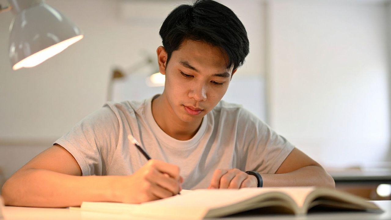 Wajah Pendidikan Tinggi Di Indonesia: Membangun Mahasiswa Berdaya Saing Dan Berempati