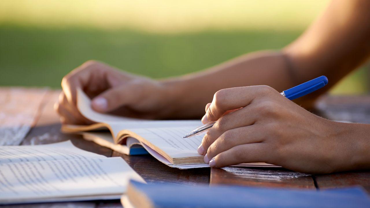 Menjadi Mahasiswa Adaptif: Menguatkan Daya Saing Melalui Kurikulum, Organisasi, Dan Kesehatan