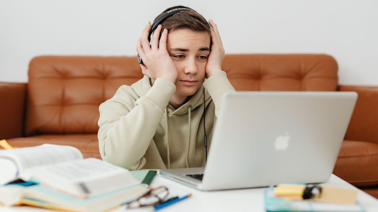 Kampus Sebagai Ruang Tumbuh Mahasiswa: Menyatukan Akademik, Karakter, Dan Kesejahteraan