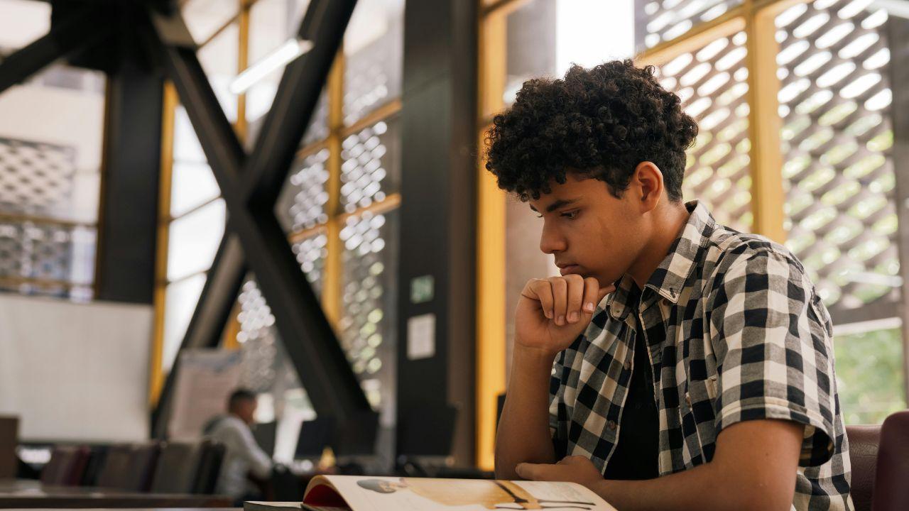 Harmoni Akademik Dan Sosial: Strategi Mahasiswa Menjadi Individu Kompeten Dan Berkarakter