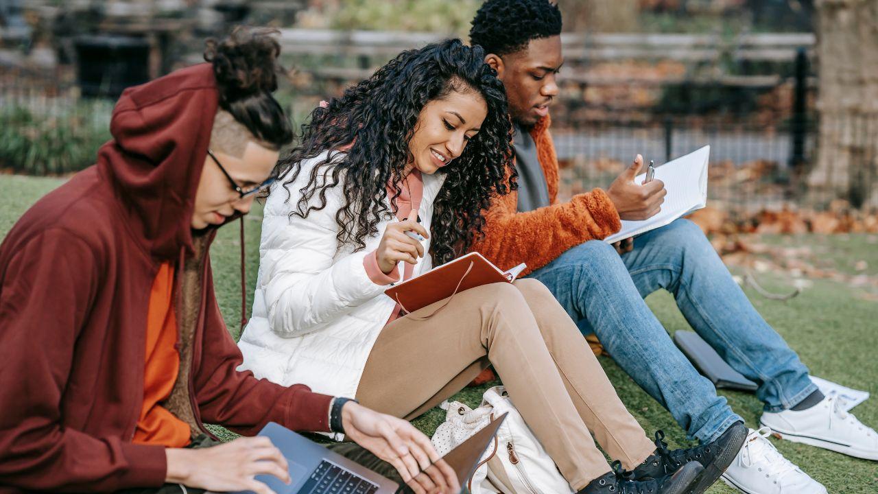 Mahasiswa Peduli Lingkungan: Mengintegrasikan Pendidikan, Karakter, Dan Sosial