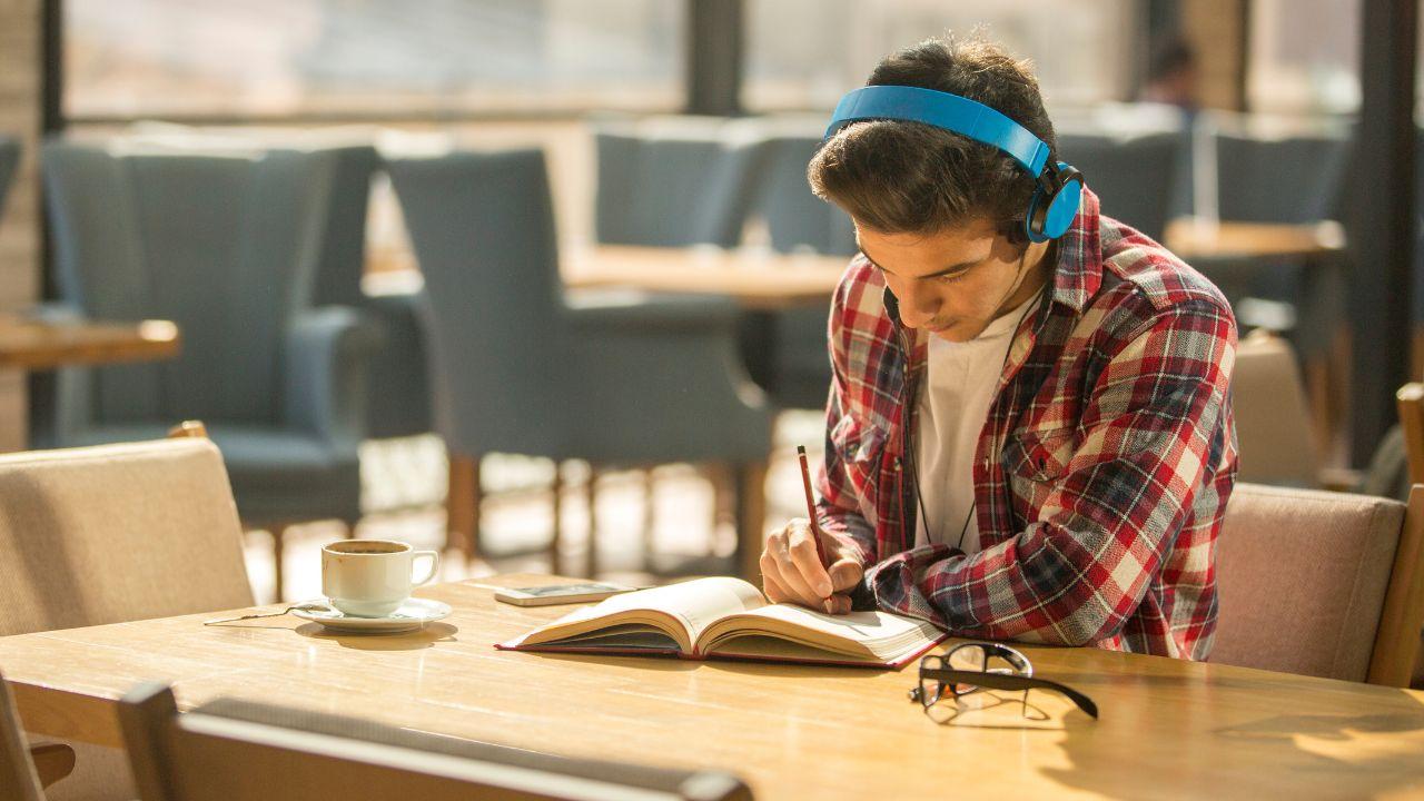 Mahasiswa Dan Kewirausahaan Sosial: Membangun Inovasi Dari Kampus Untuk Masyarakat