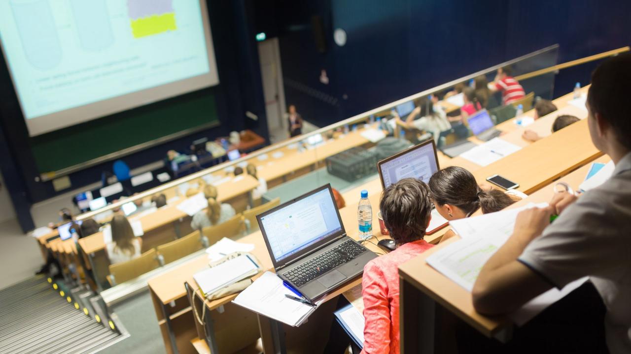 Menata Kehidupan Mahasiswa Agar Seimbang Antara Akademik Dan Sosial