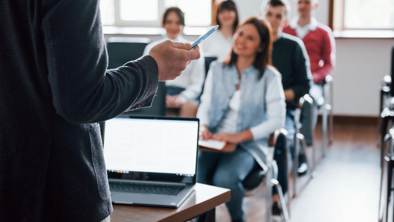 Membentuk Karakter Mahasiswa Melalui Pendidikan Holistik Di Perguruan Tinggi