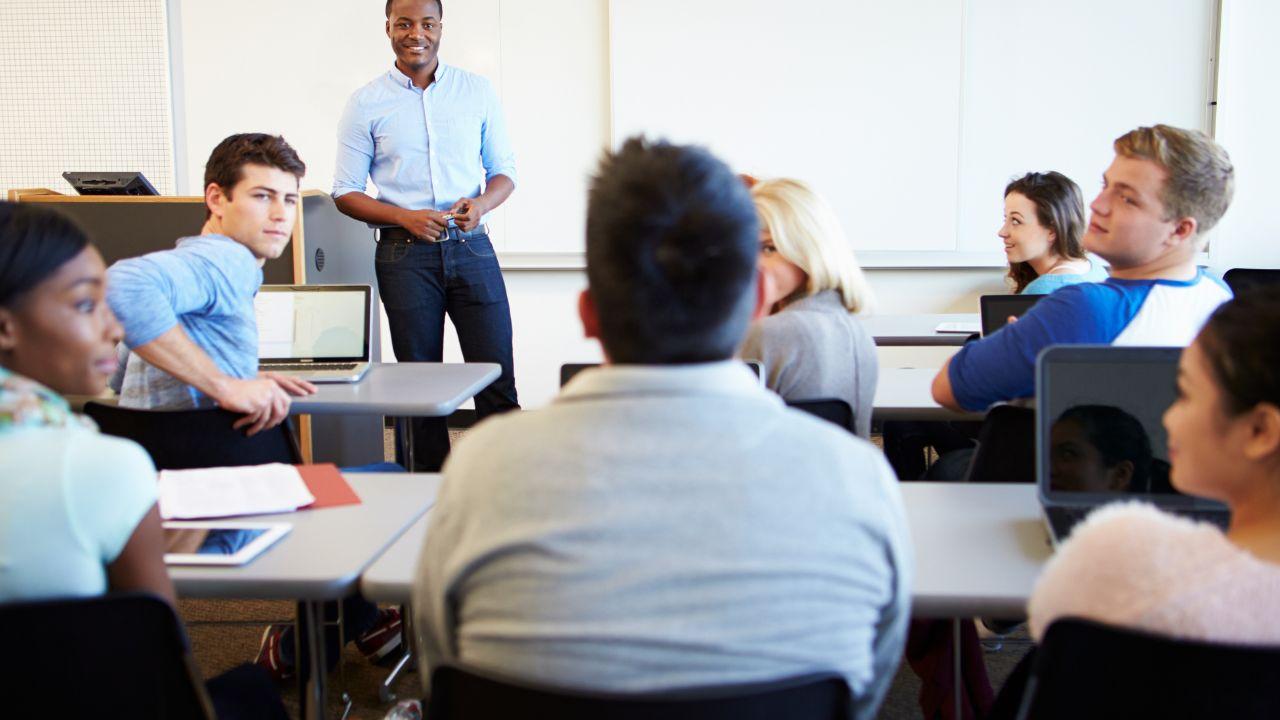 Mahasiswa Di Persimpangan Akademik Dan Realitas Dunia Kerja