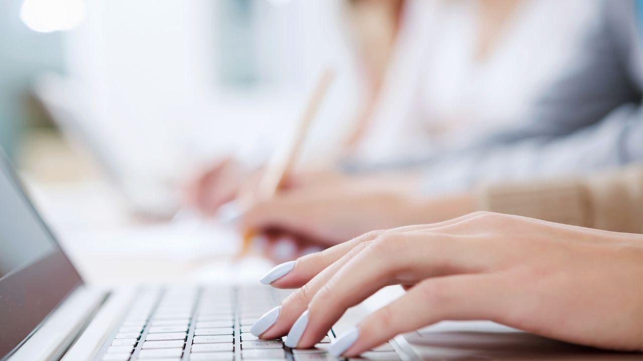 Ritme Kehidupan Mahasiswa Indonesia: Antara Tugas Kuliah, Relasi Sosial, Dan Kesejahteraan Diri