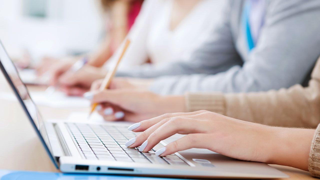 Menjalani Perkuliahan Dengan Segala Dinamikanya: Potret Kehidupan Mahasiswa Indonesia