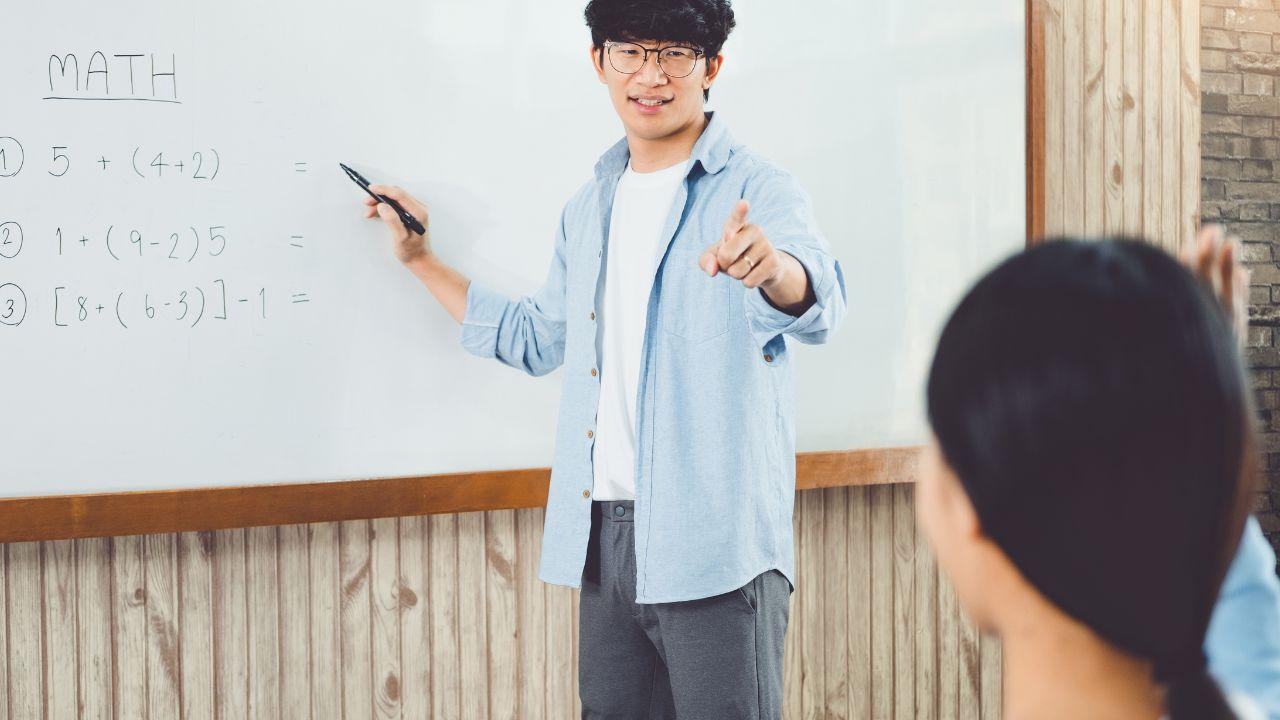 Antara Prestasi Dan Tekanan: Realitas Akademik Mahasiswa Indonesia Di Era Kompetisi