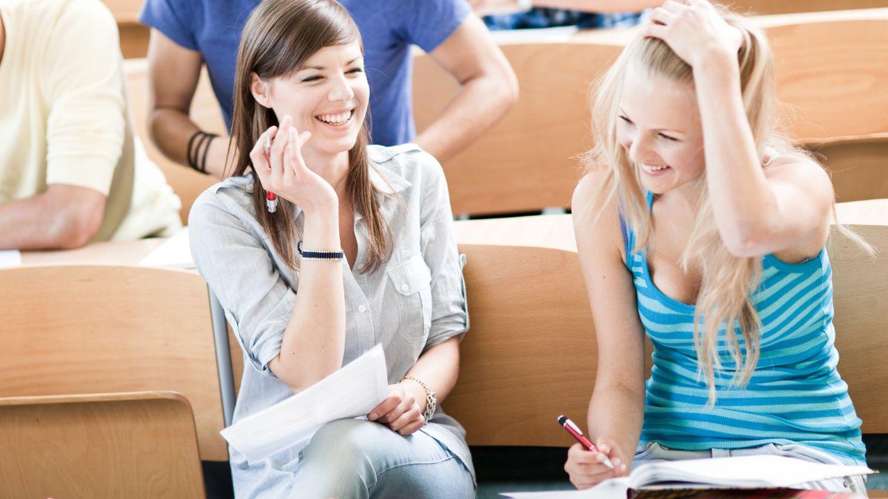 Mahasiswa Dan Tekanan Masa Depan: Antara Kuliah, Prestasi, Dan Kecemasan Karier