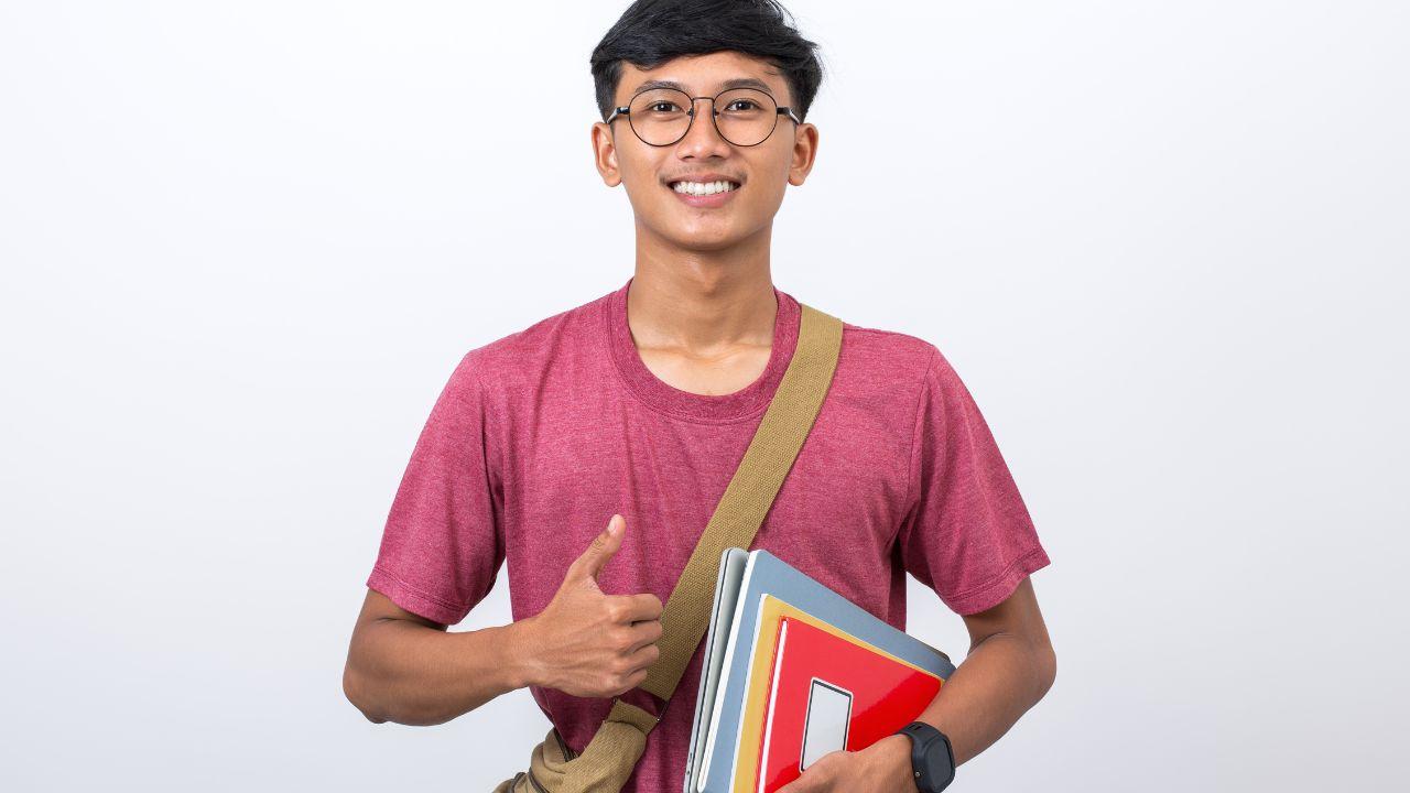 Dinamika Kehidupan Mahasiswa Di Universitas Indonesia: Akademik, Organisasi, Dan Kesejahteraan