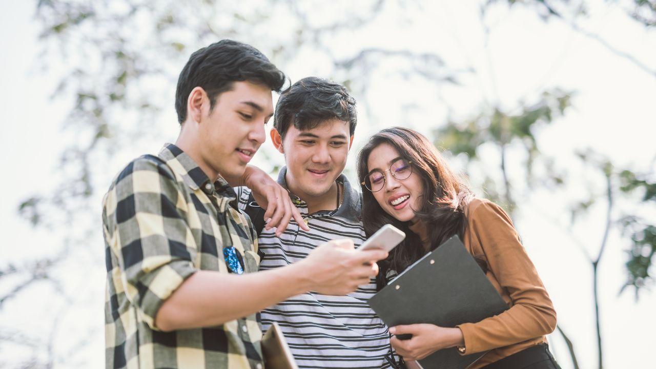 Dinamika Kehidupan Mahasiswa Indonesia Dalam Membangun Masa Depan Akademik Dan Sosial