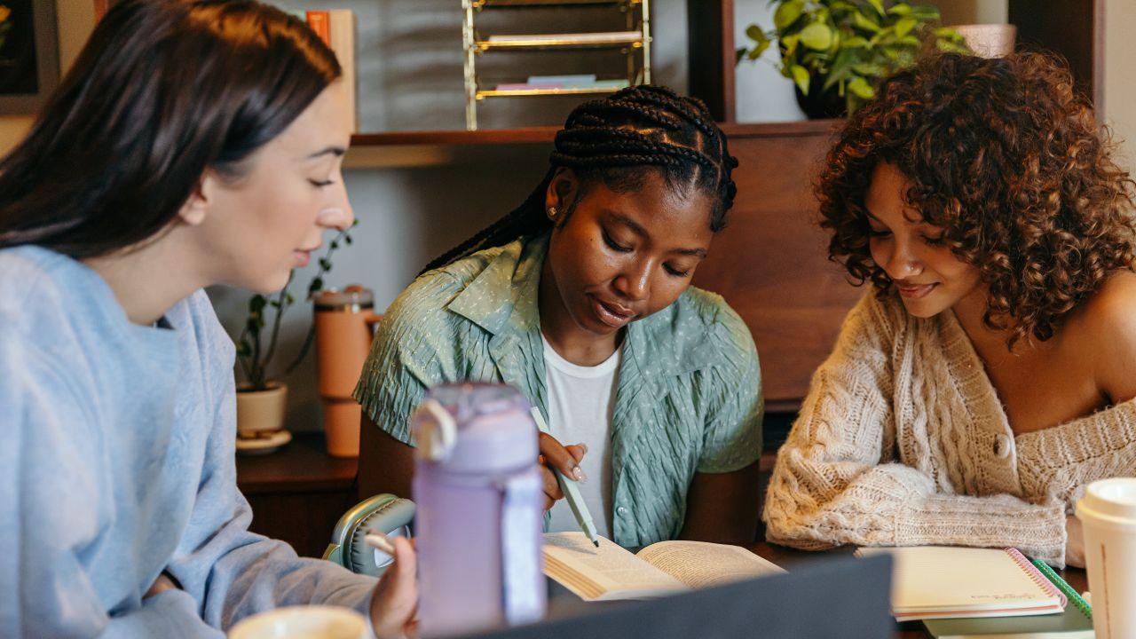 Mahasiswa Dan Literasi Akademik: Fondasi Penting Dalam Pendidikan Tinggi