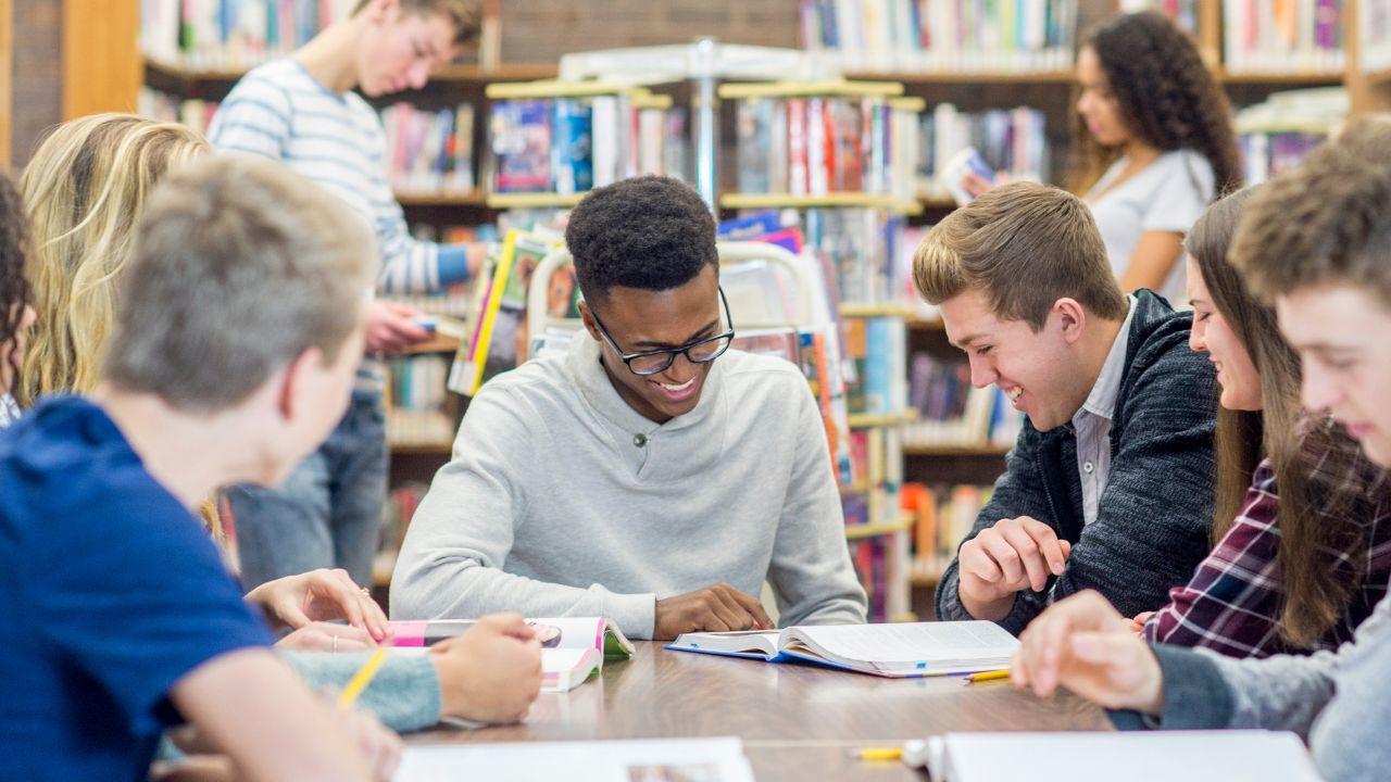 Mahasiswa Dan Peran Dosen Sebagai Mitra Pembelajaran Di Perguruan Tinggi