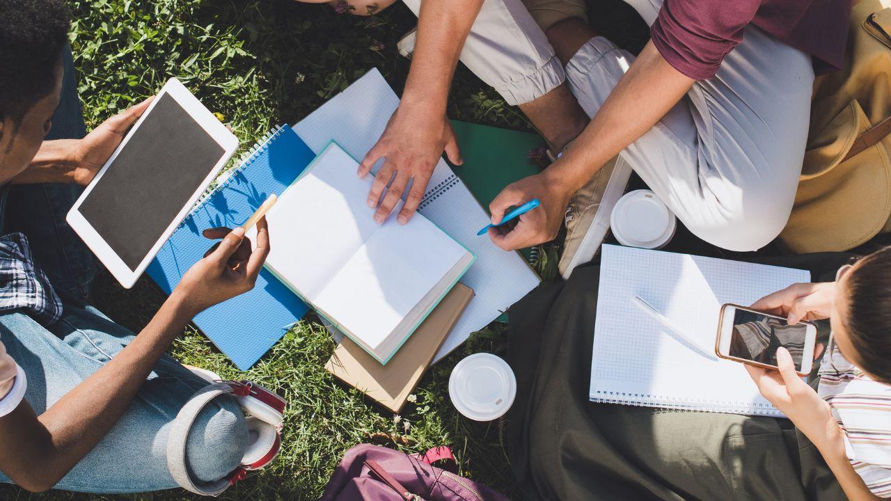 Mahasiswa Sebagai Agen Perubahan Dalam Lingkungan Kampus Dan Masyarakat