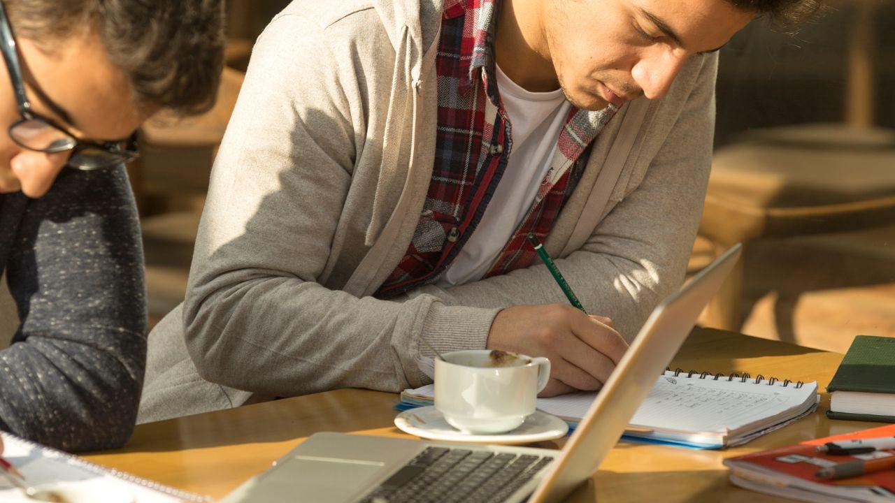 Mahasiswa Dan Literasi Digital: Kecakapan Penting Di Era Pendidikan Modern