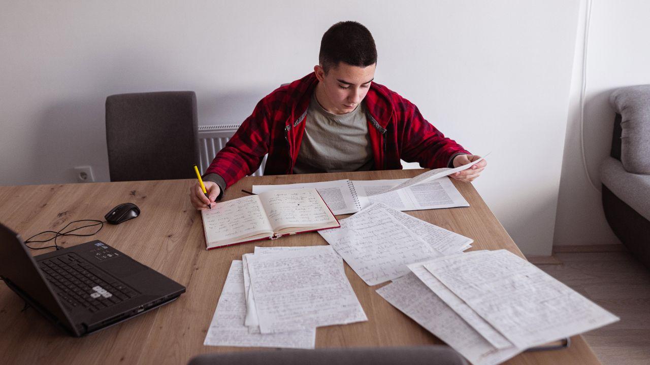 Mahasiswa, Organisasi Kampus, Dan Pembentukan Karakter Di Perguruan Tinggi Indonesia