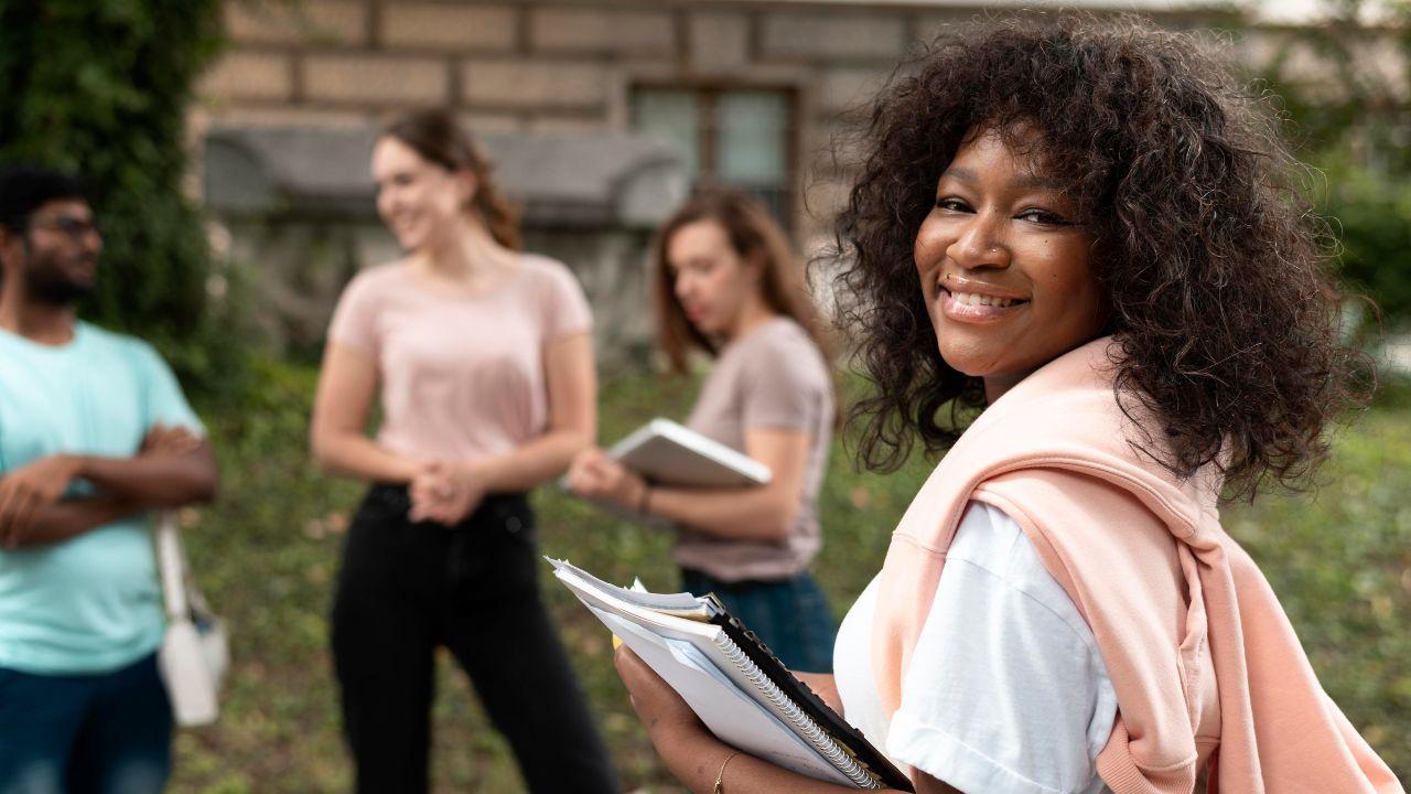 Mahasiswa Dan Kemandirian Finansial: Mengelola Studi, Sosial, Dan Kesehatan Di Tengah Keterbatasan