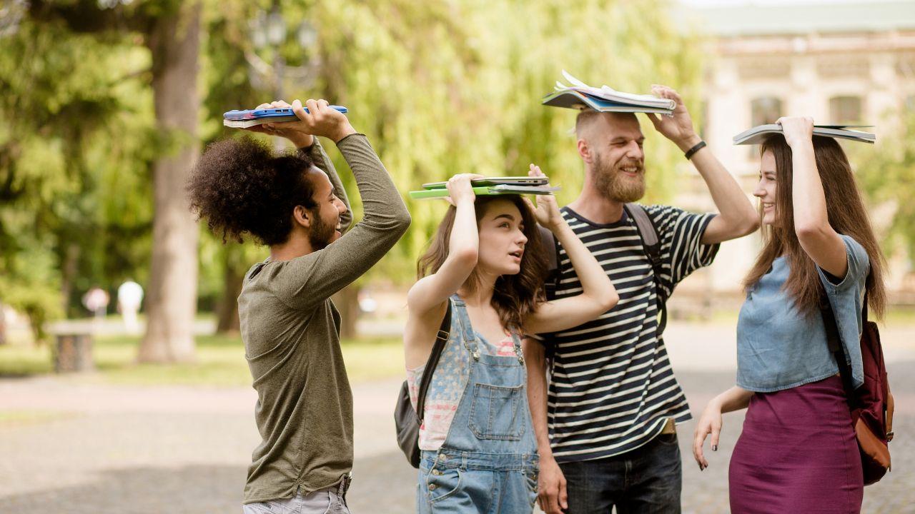 Mahasiswa Dan Lingkungan Kampus: Peran Akademik, Sosial, Dan Kesehatan Dalam Pendidikan Berkelanjutan