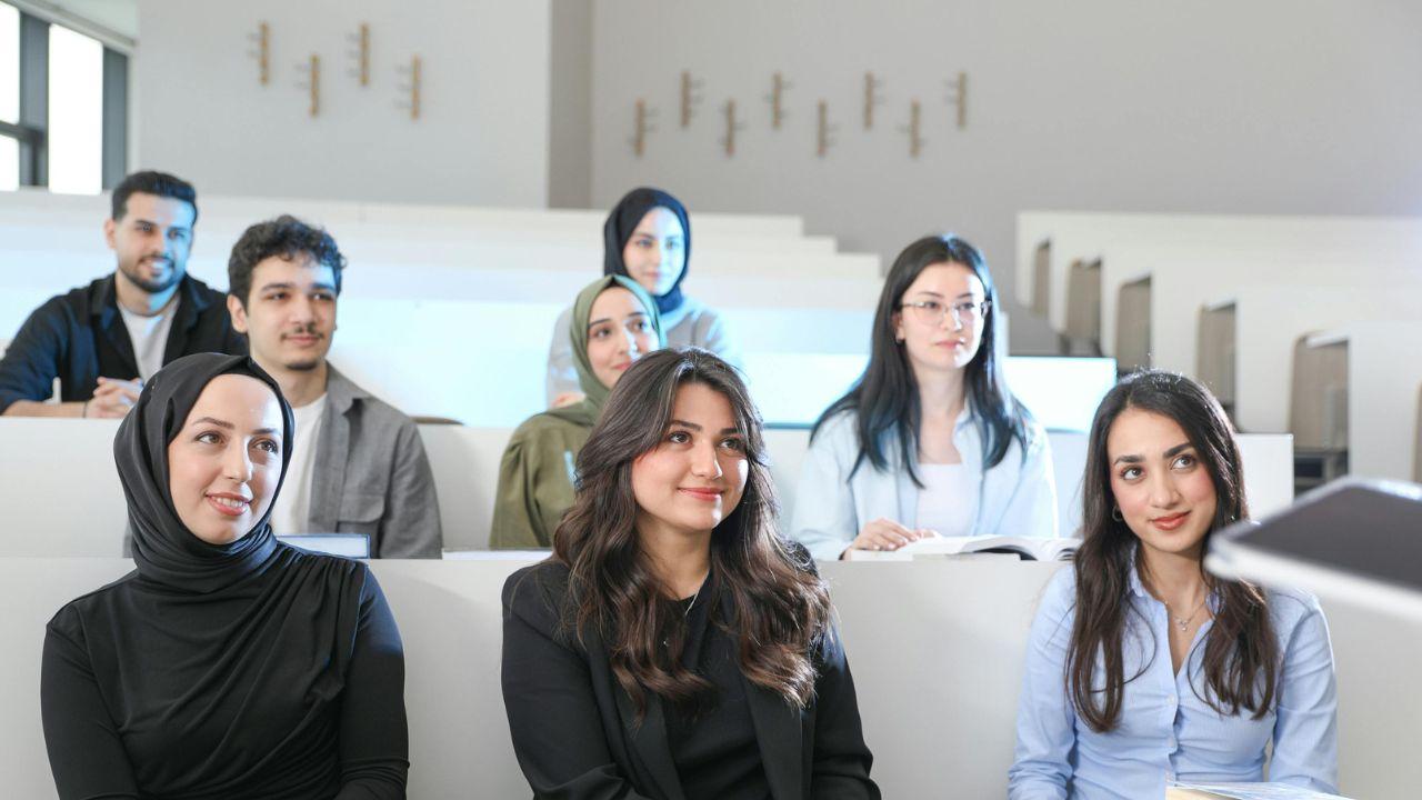 Mahasiswa Dan Ketahanan Diri: Menghadapi Tekanan Akademik, Sosial, Dan Kesehatan