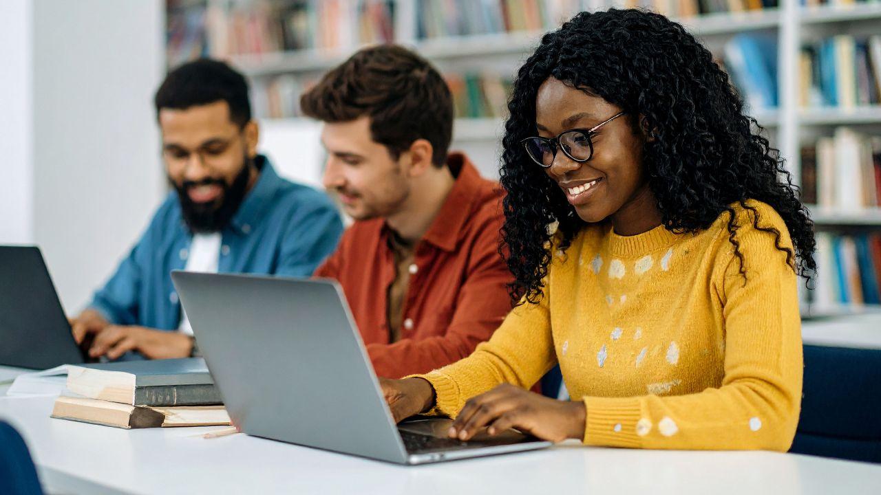 Mahasiswa Dan Manajemen Waktu: Kunci Bertahan Di Tengah Tuntutan Akademik Dan Sosial