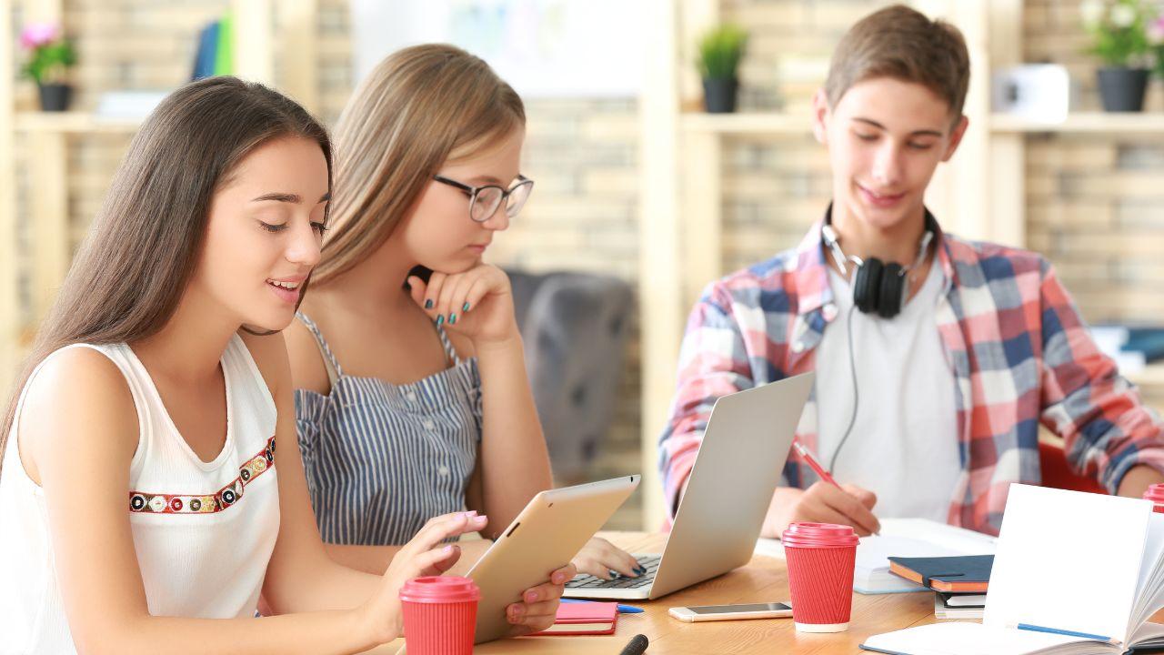 Mahasiswa Dan Ketahanan Mental: Menghadapi Tantangan Akademik Dengan Sikap Adaptif