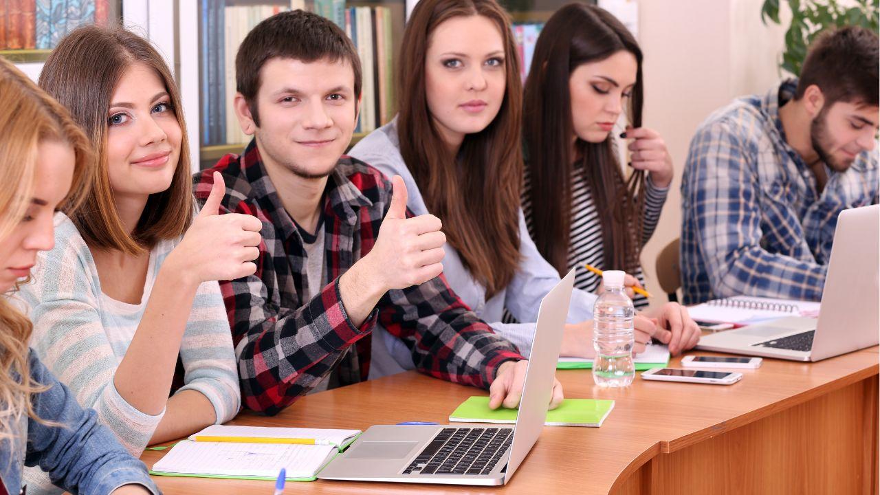 Mahasiswa Dan Tantangan Akademik Tingkat Akhir: Menjaga Konsistensi Hingga Garis Finish