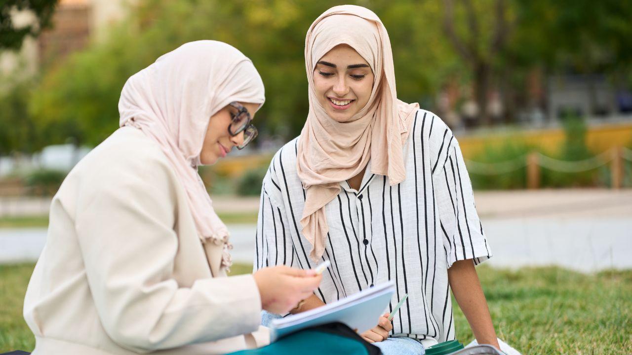 Literasi Keuangan Mahasiswa: Antara Tuntutan Akademik Dan Kemandirian Ekonomi