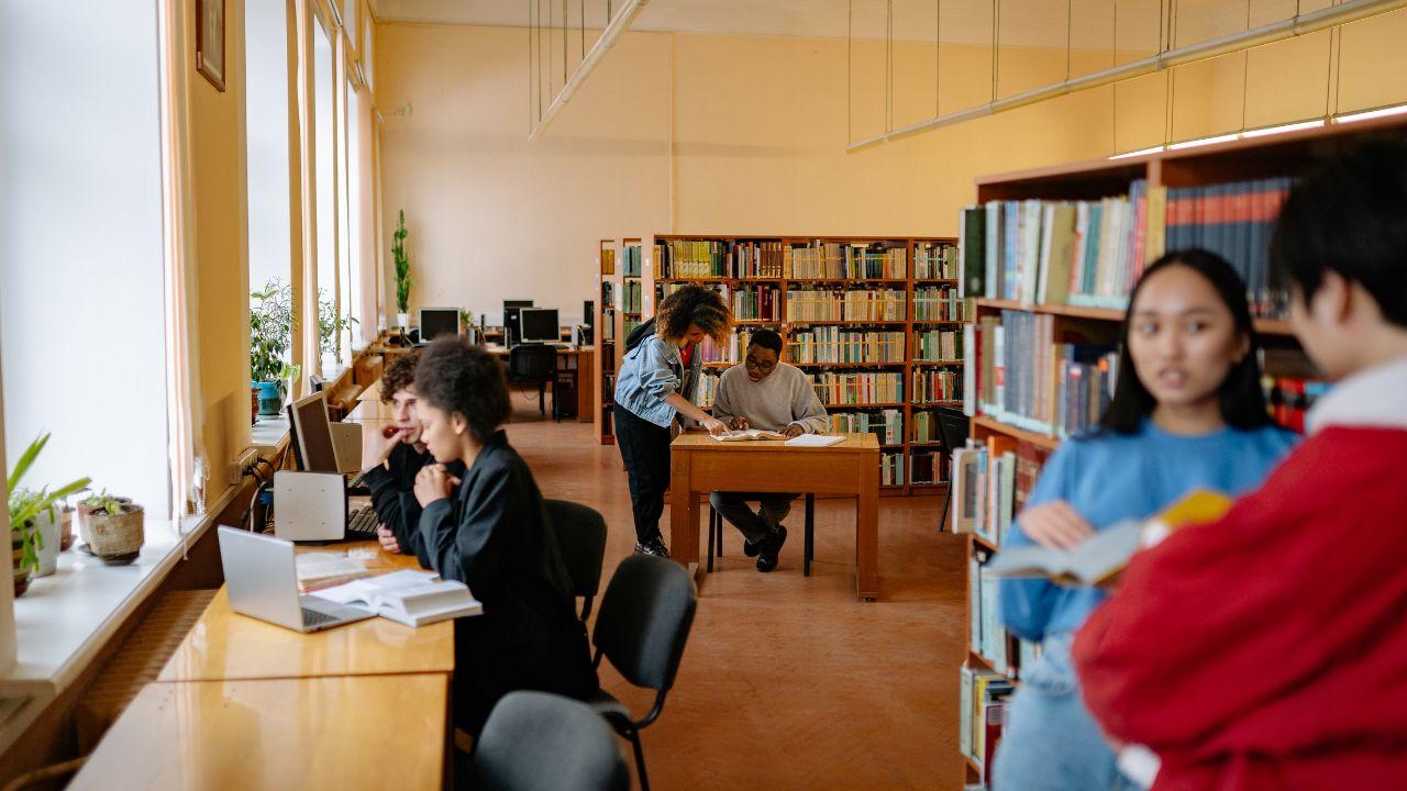 Mahasiswa Sebagai Agen Perubahan Dalam Sistem Pendidikan Tinggi Indonesia