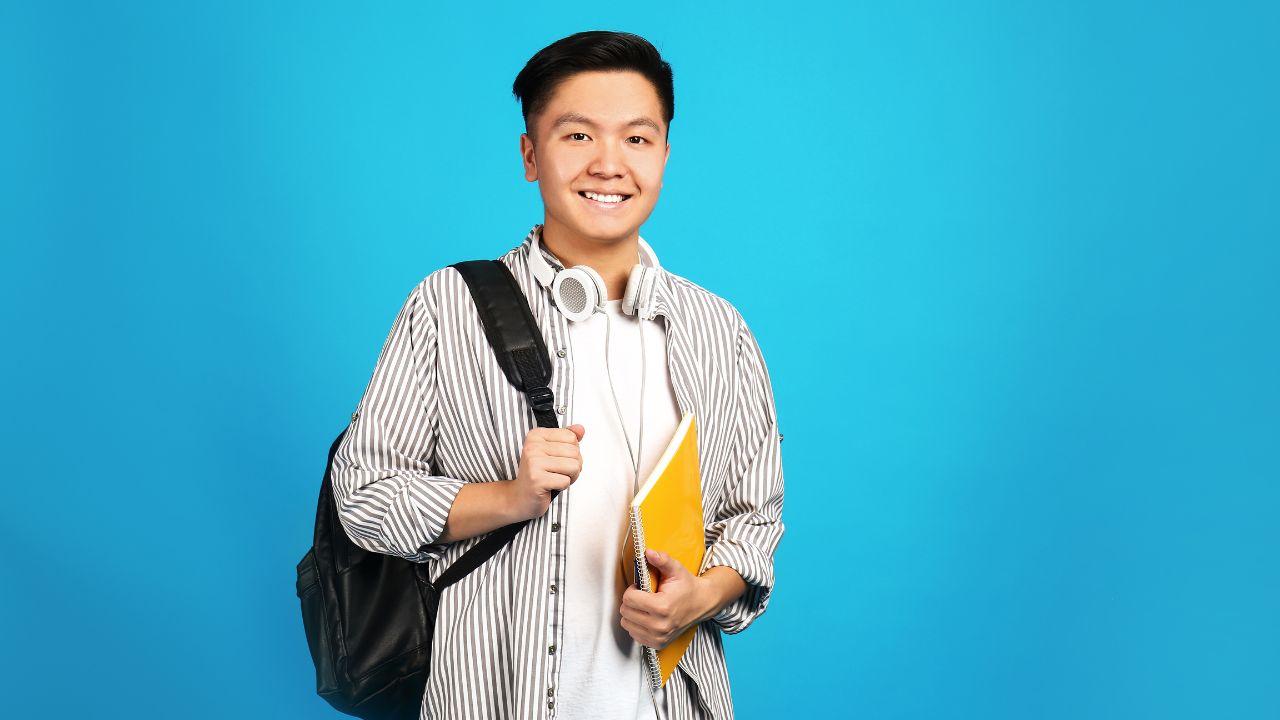 Peran Dosen Dalam Perjalanan Akademik Mahasiswa: Lebih Dari Sekadar Pengajar