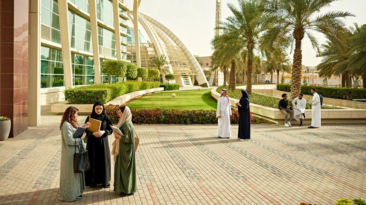 Kehidupan Mahasiswa Indonesia Sebagai Bagian Dari Proses Pembentukan Masa Depan