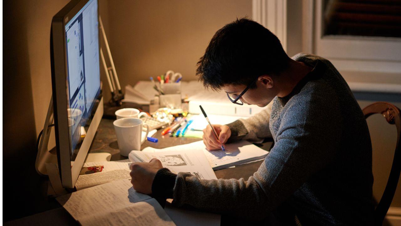 Mahasiswa Indonesia Dan Tantangan Kehidupan Akademik Di Lingkungan Kampus