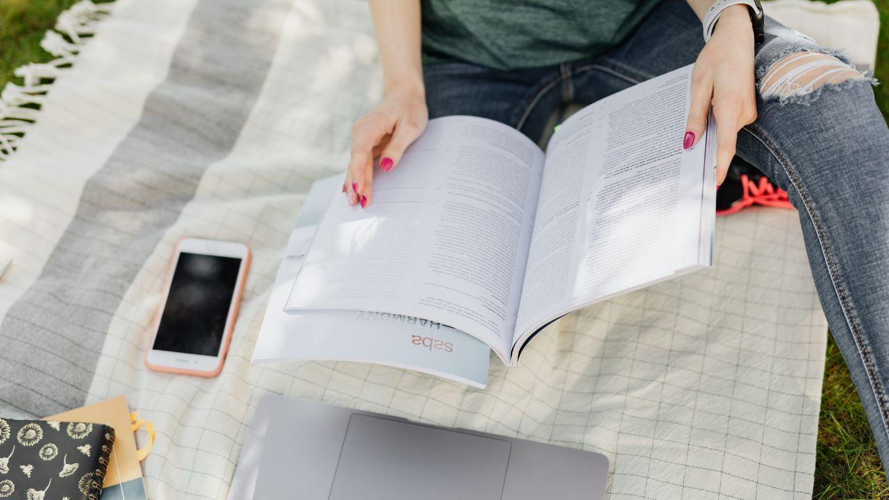 Mahasiswa Indonesia Dan Pengalaman Hidup Di Lingkungan Perguruan Tinggi