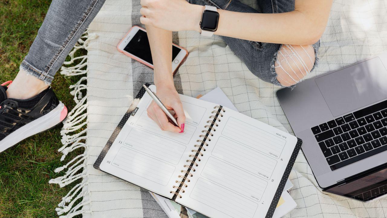 Kehidupan Mahasiswa Indonesia Dalam Membangun Kemandirian Dan Tanggung Jawab Pribadi