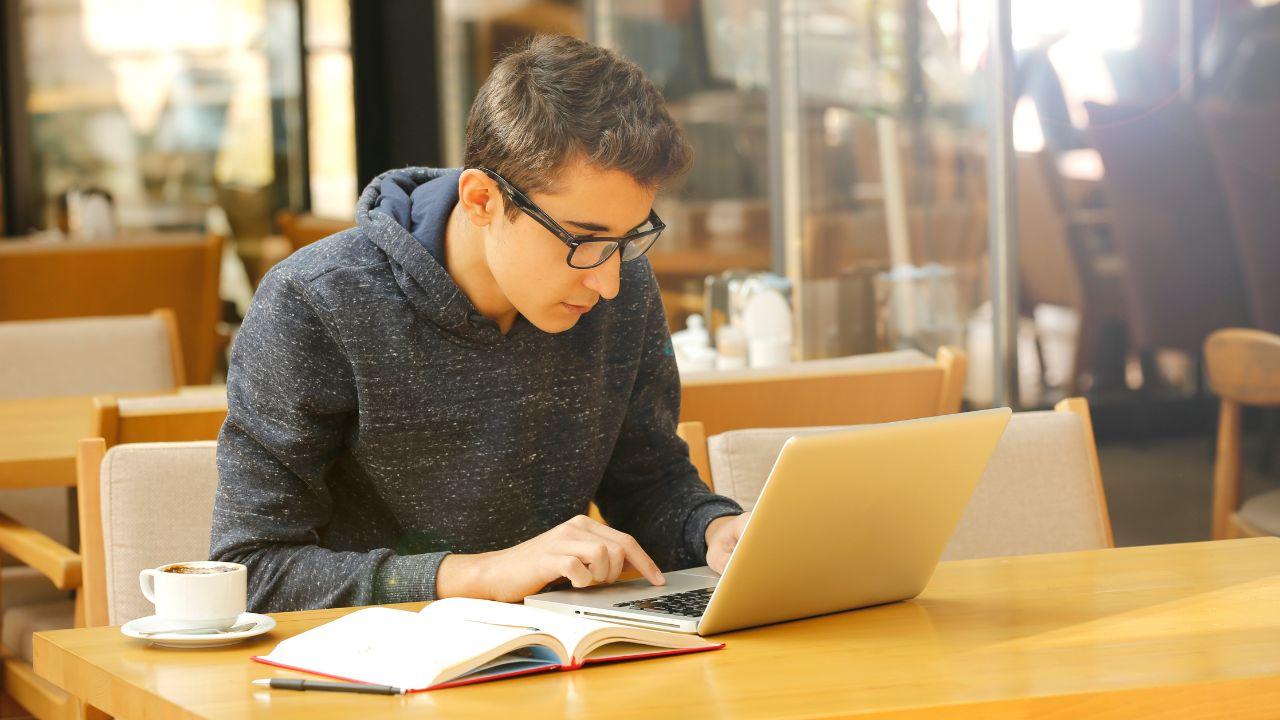 Makna Kehidupan Kampus Bagi Mahasiswa Dalam Proses Pendewasaan Diri