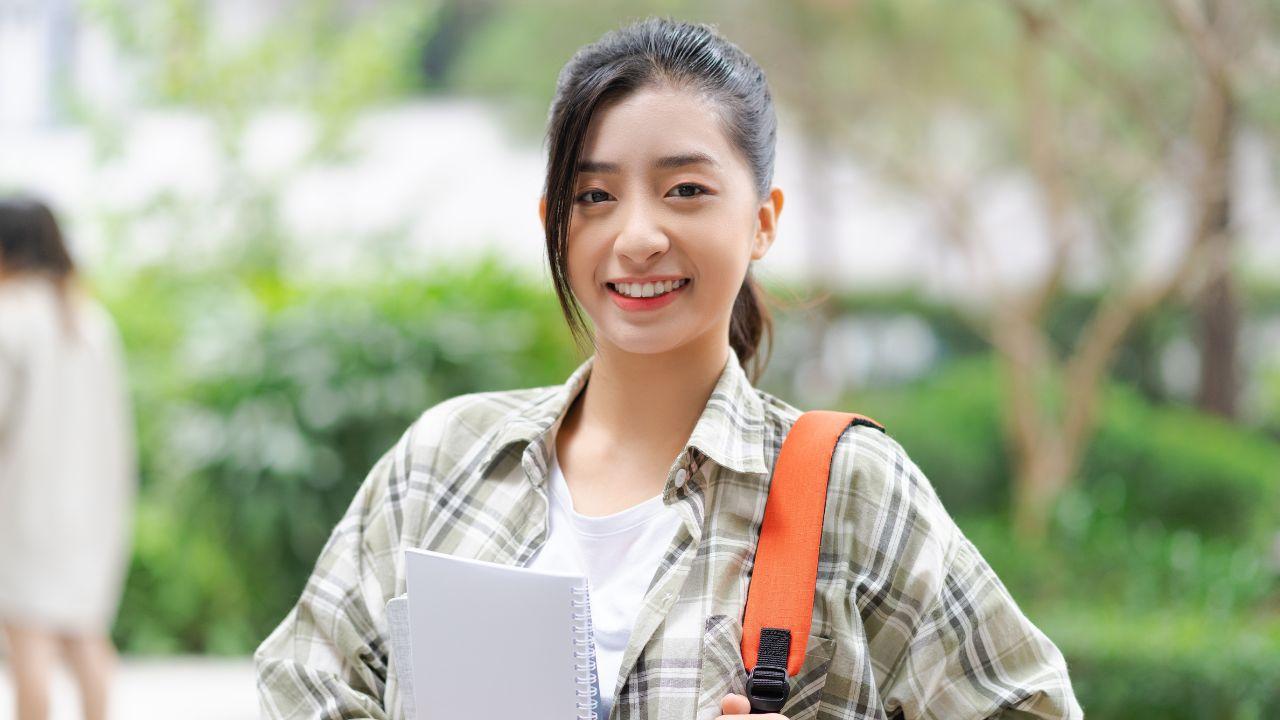 Perubahan Gaya Hidup Mahasiswa Di Era Modern Dan Dampaknya Terhadap Prestasi Akademik