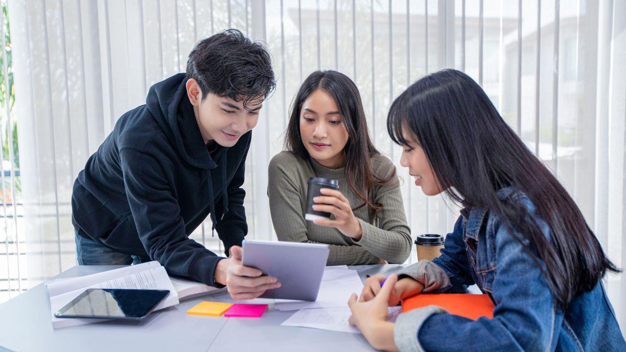 Kehidupan Mahasiswa Perantau: Proses Adaptasi Dan Pembentukan Kemandirian