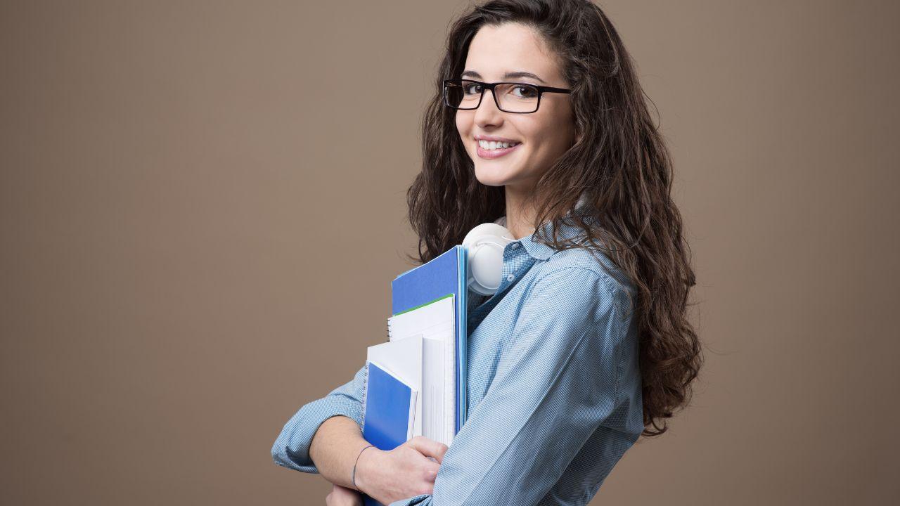 Mahasiswa Di Indonesia: Potret Kehidupan Akademik Dan Sosial Di Kampus