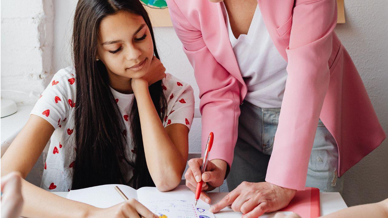 Mahasiswa Indonesia Di Era Modern: Tantangan Akademik Dan Kehidupan Sosial