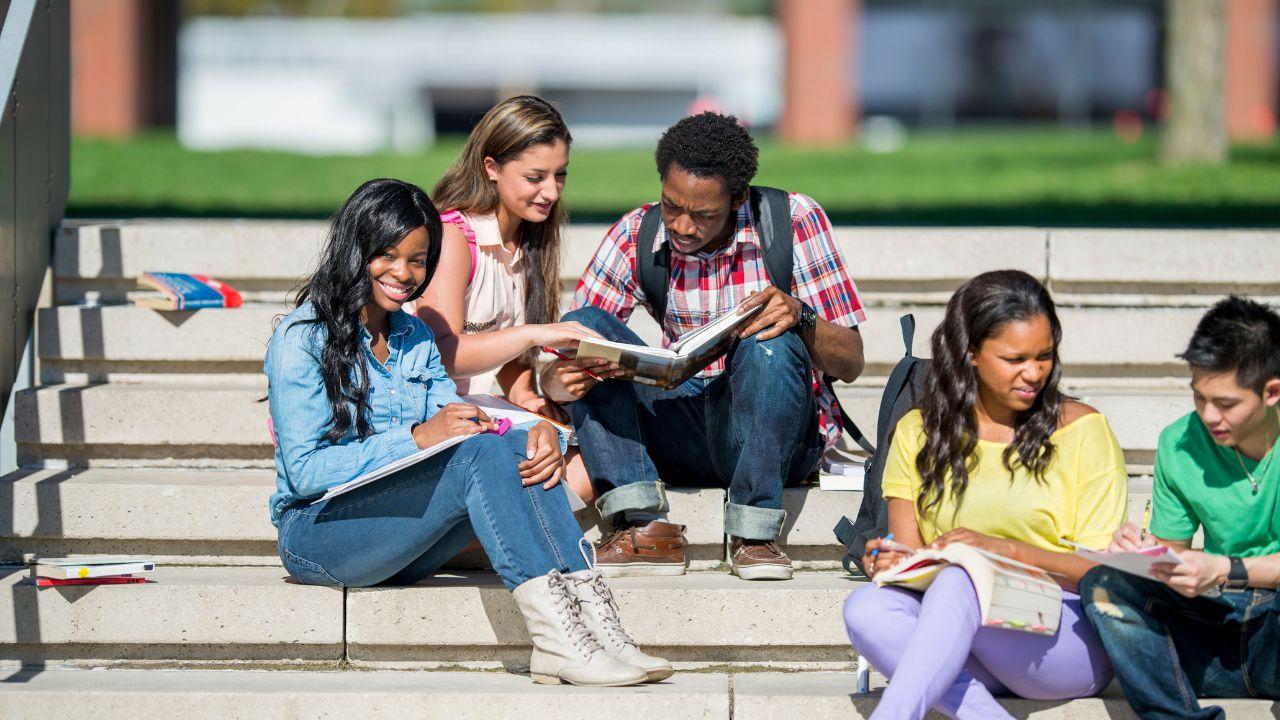 Mahasiswa Indonesia Dan Proses Adaptasi Di Dunia Kampus