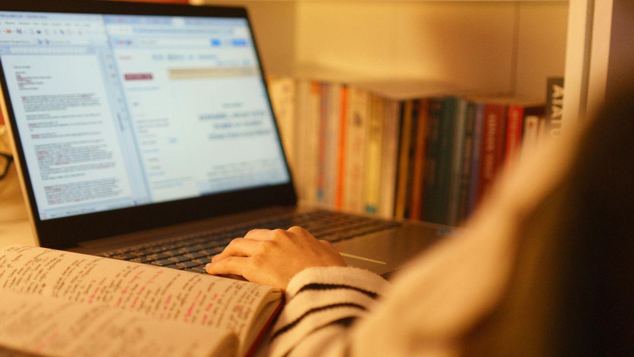 Mahasiswa Indonesia: Menghadapi Kehidupan Kampus Yang Dinamis Dan Menantang