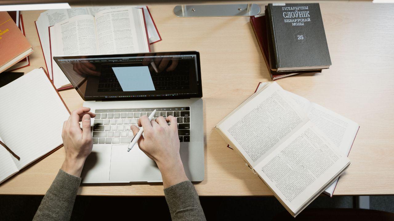 Mahasiswa Indonesia: Dinamika Kehidupan Kos, Kampus, Dan Kota