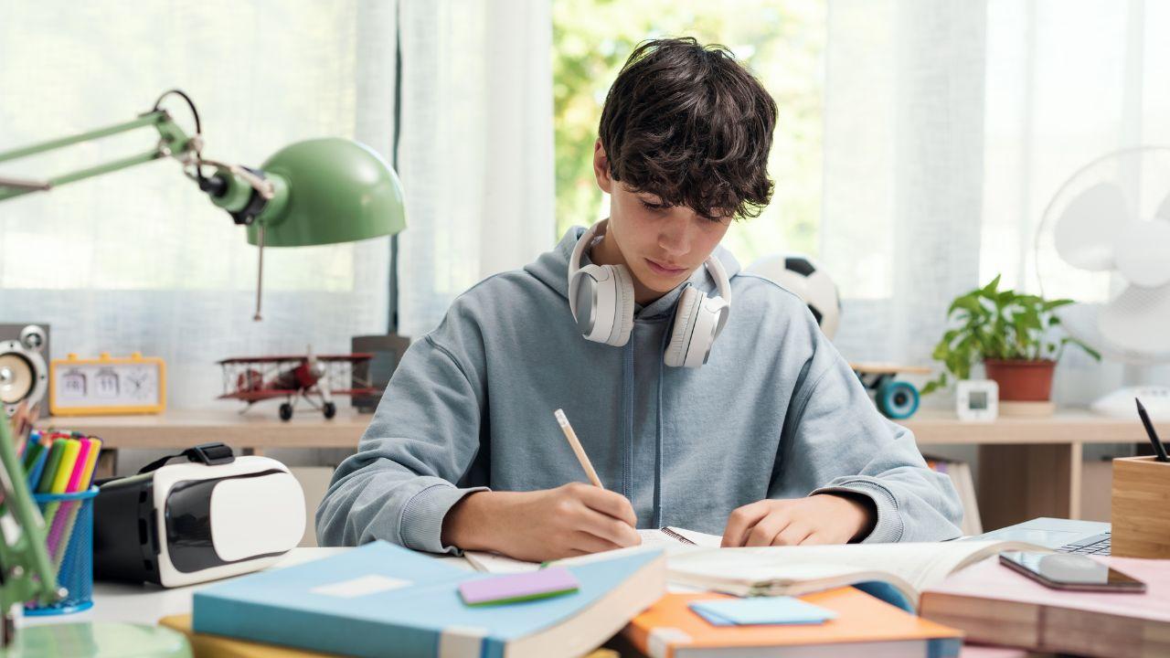 Mahasiswa Indonesia: Menavigasi Dunia Akademik Dan Kehidupan Sosial