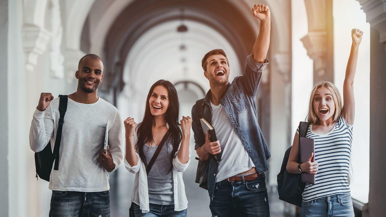 Kehidupan Mahasiswa Indonesia: Proses Mencari Jati Diri Di Lingkungan Perguruan Tinggi