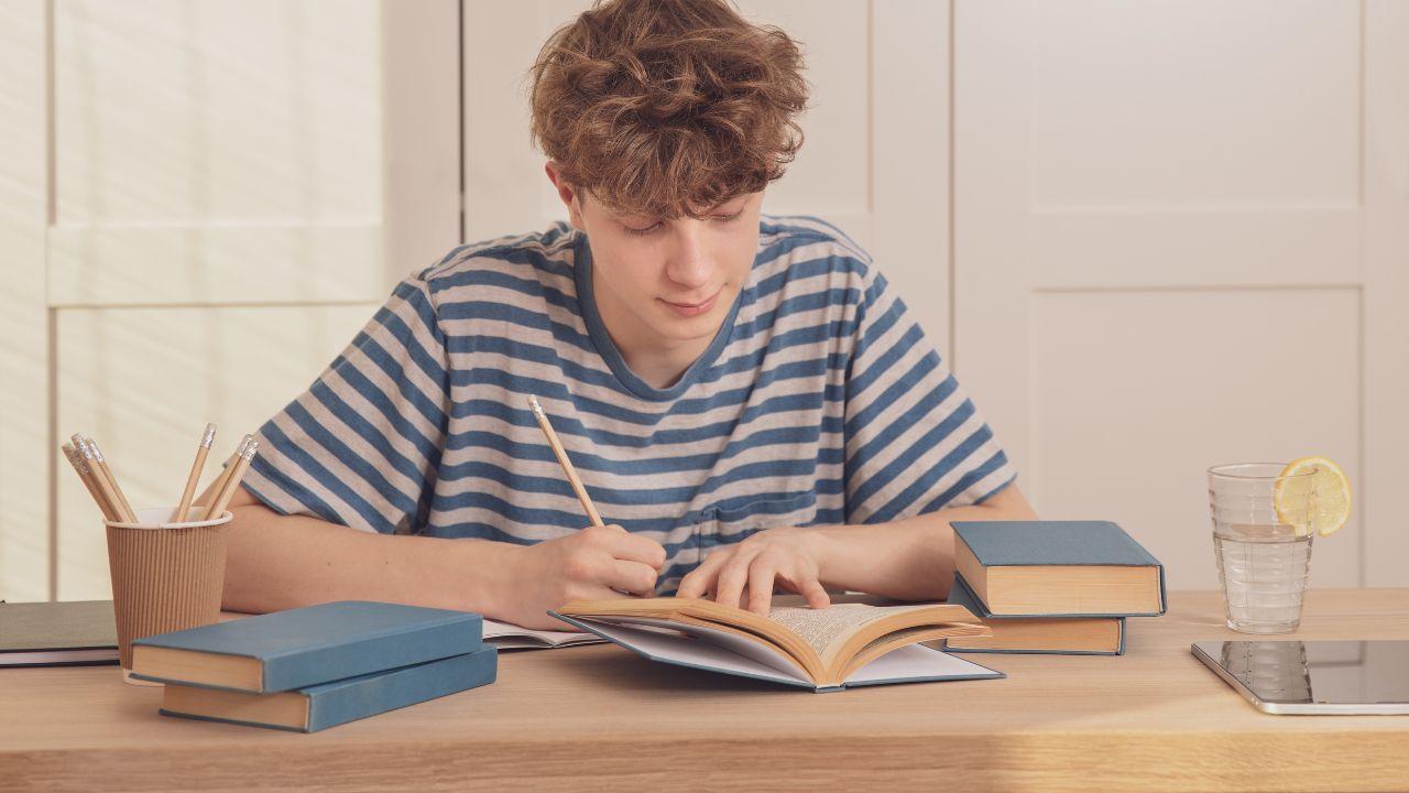 Mahasiswa Indonesia Dalam Lingkaran Kampus: Antara Tanggung Jawab Dan Pengembangan Diri